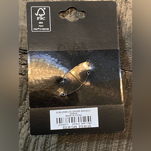 Torrid Bejeweled Spider Broach Green & Gold - Picture 3 of 4